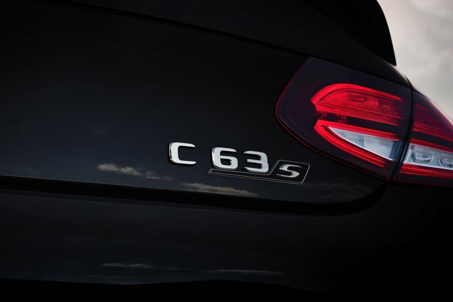 Логотип Mercedes-AMG C63 S Coupe (C205) 2018 года  (UK) (фото 20 из 40)